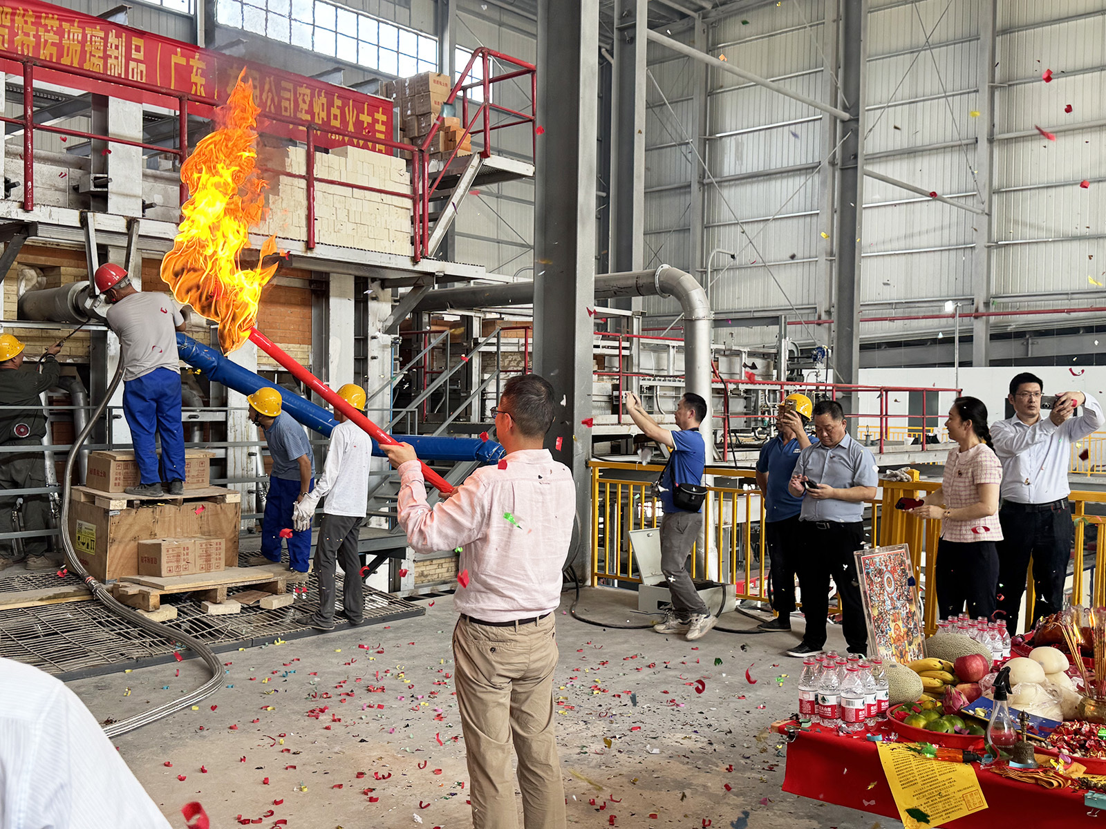 Najnowsze blogi firmy BELLECRAFT GLASS z sukcesem rozgrzewa piec do produkcji wysokiej klasy butelek kosmetycznych o wydajności 30 ton/dzień w Guangdong